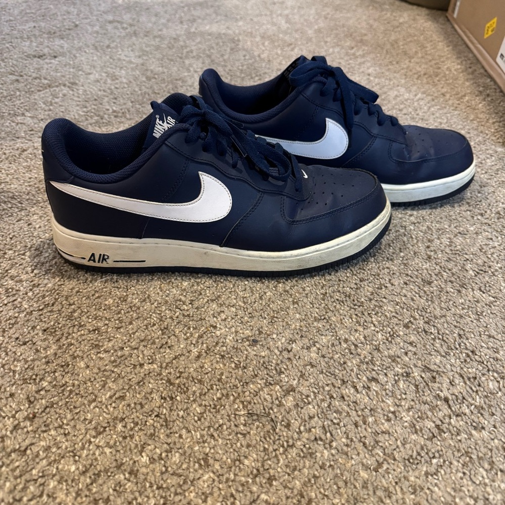 Nike Men's Dark Blue and White Sneakers